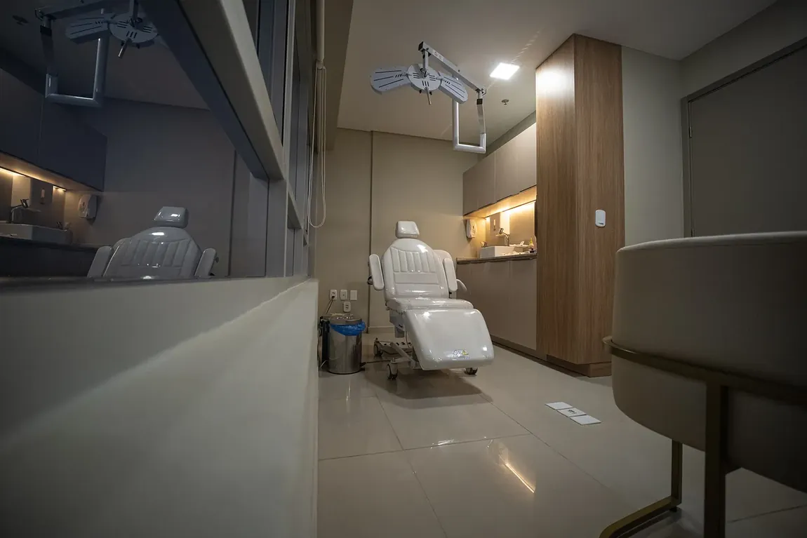 Sala de procedimentos da Linea Clinic